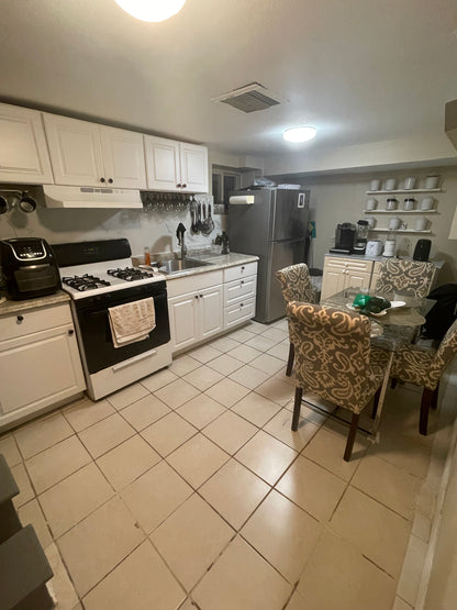 Private room in Queens near the A train