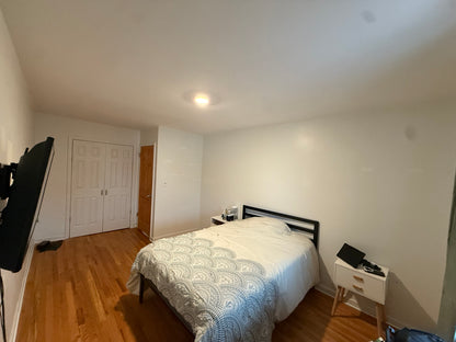 Habitación privada en Woodside, cerca del tren