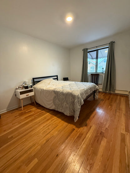 Habitación privada en Woodside, cerca del tren