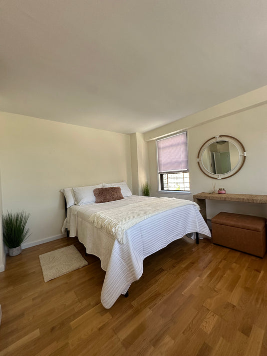 Bright room for rent in a complex with a pool