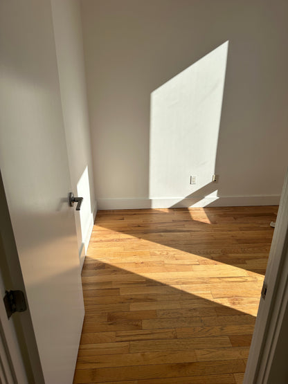 Private Room with Spacious Terrace in Brooklyn