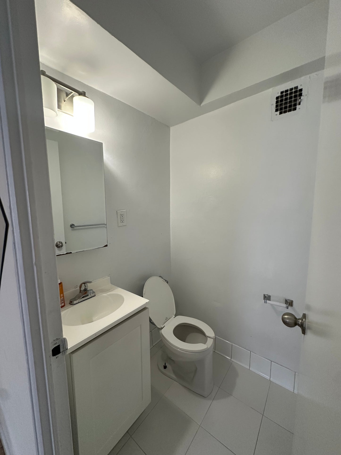 Bright Room in a Residential Complex with Pool – Corona
