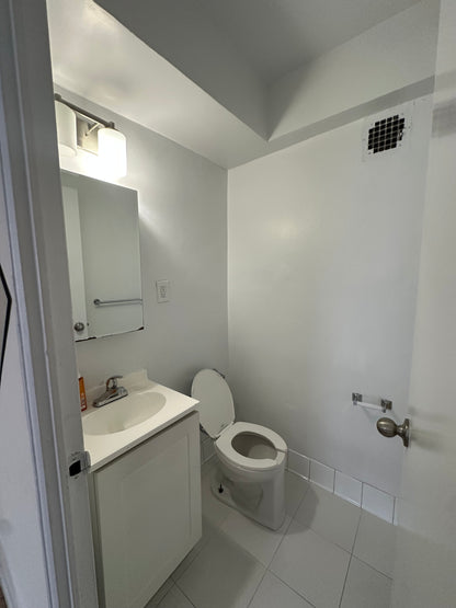 Bright Room in a Residential Complex with Pool – Corona
