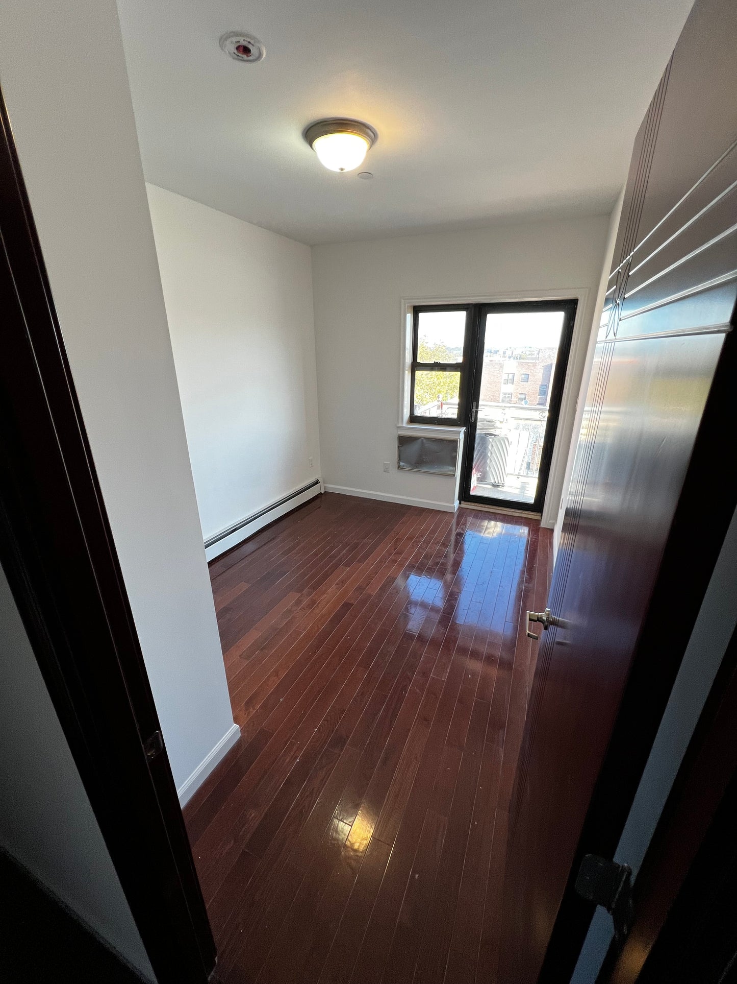 Private room in woodside !