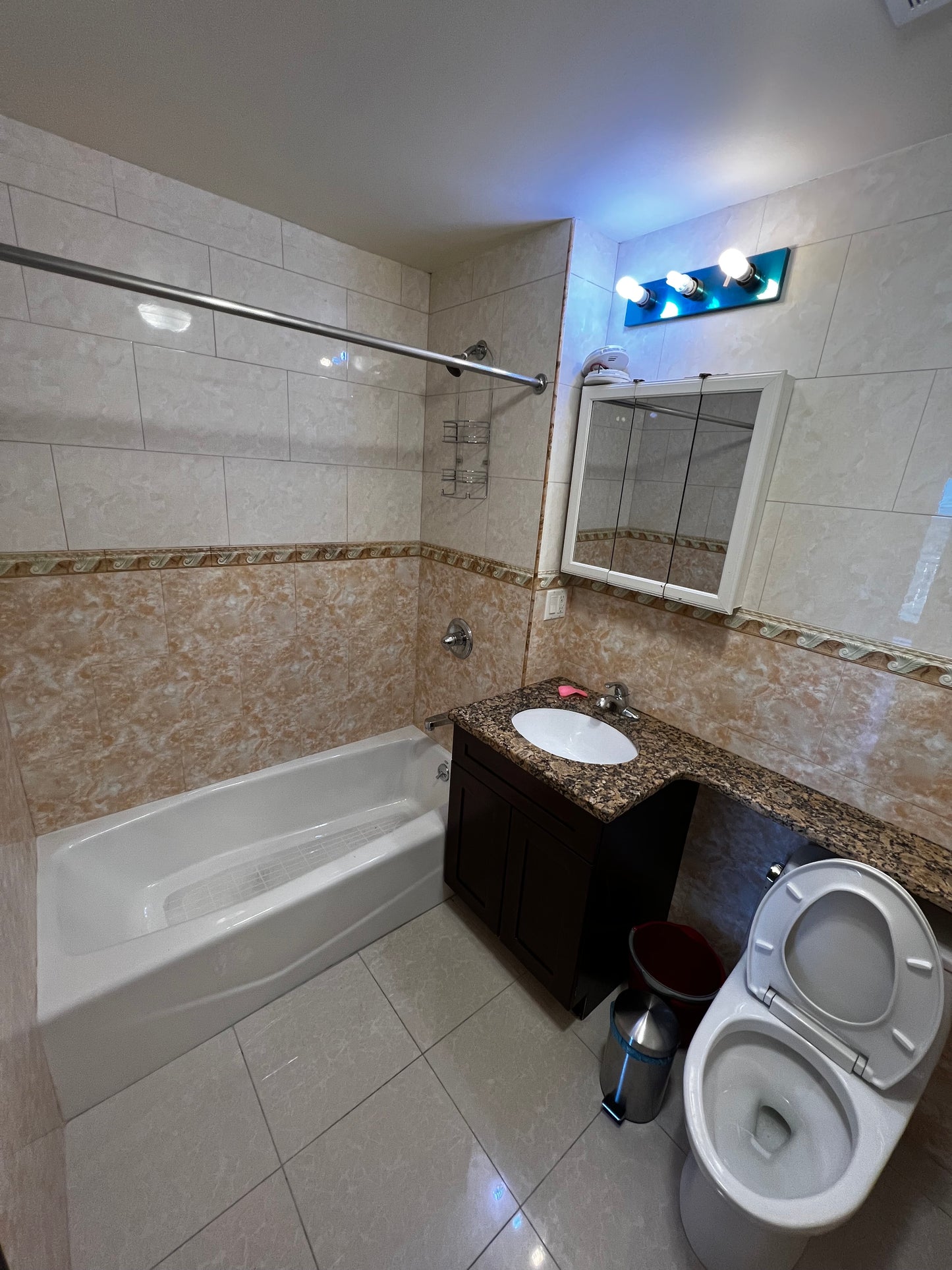 Private room in woodside !