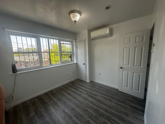 Room in Elmhurst, Queens