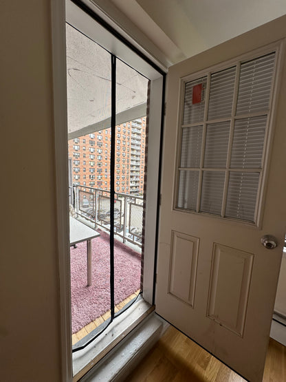 Beautiful and Bright Room with Balcony in Corona