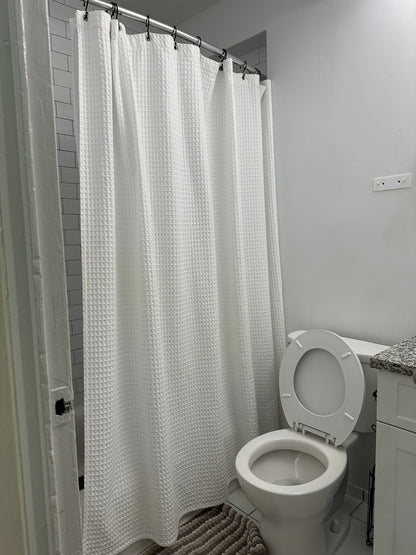 Beautiful and Bright Room with Balcony in Corona