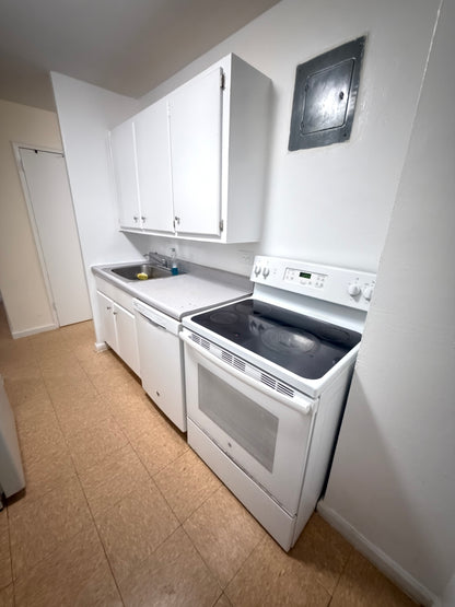 Private Room for Rent in a Gated Community in Corona