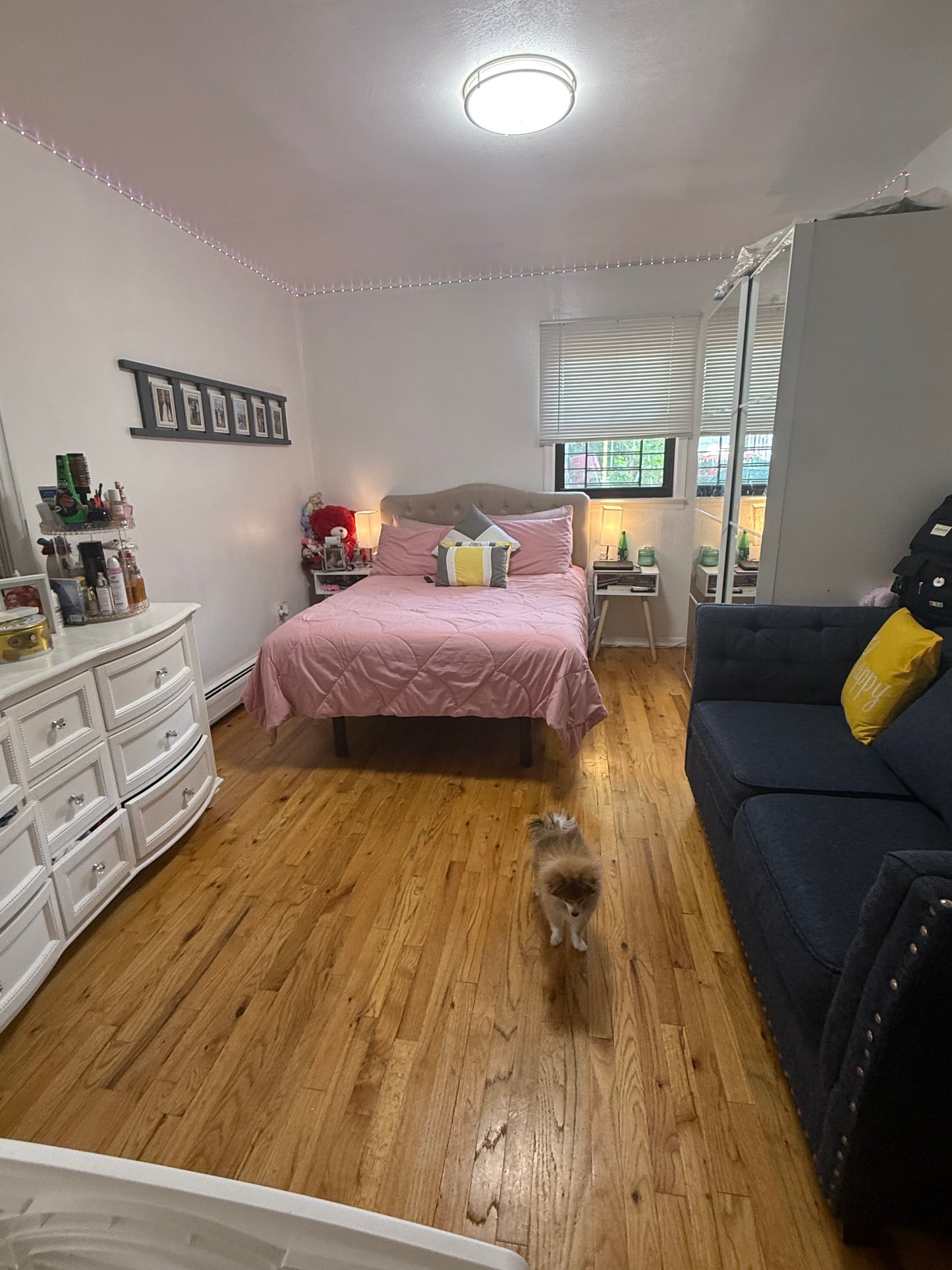 Habitación grande con 2 ventanas grandes  buena calefacción y aire acondicionado