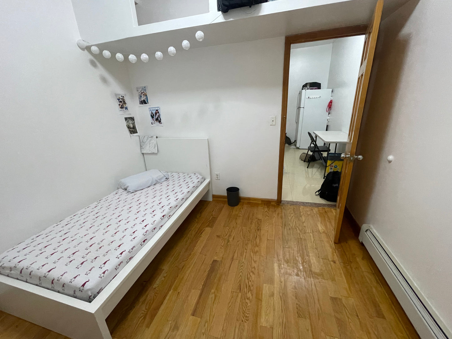 Se renta habitación privada con puerta en la yarda, tren N a unas cuadras