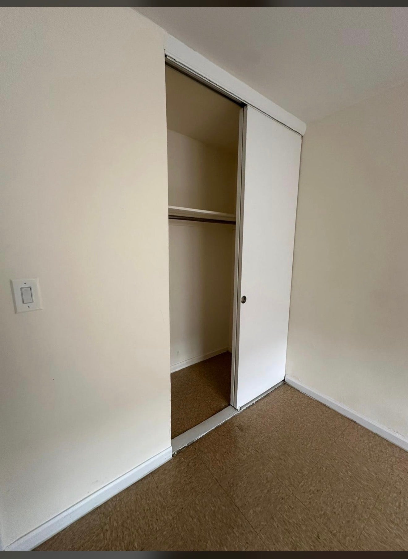 LARGE AND BRIGHT ROOM