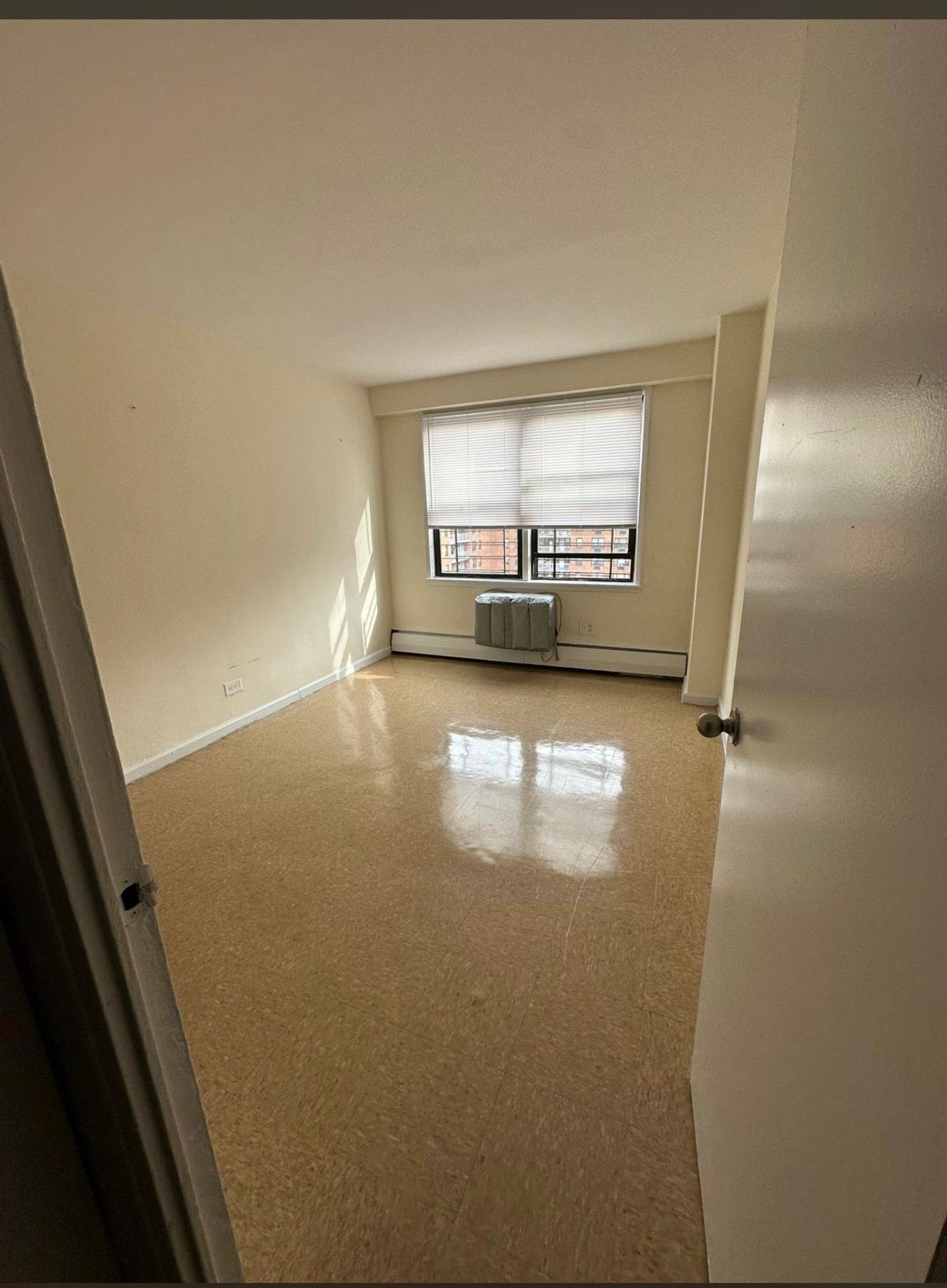 LARGE AND BRIGHT ROOM