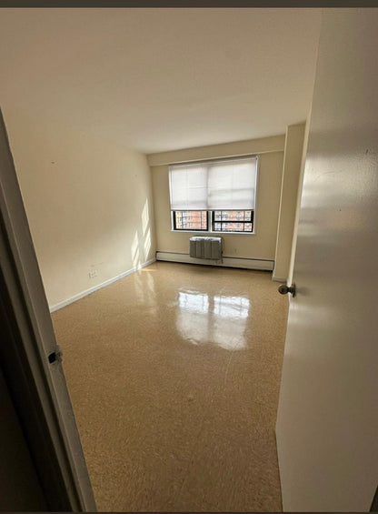 LARGE AND BRIGHT ROOM