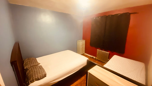 Habitación amoblada con dos camas