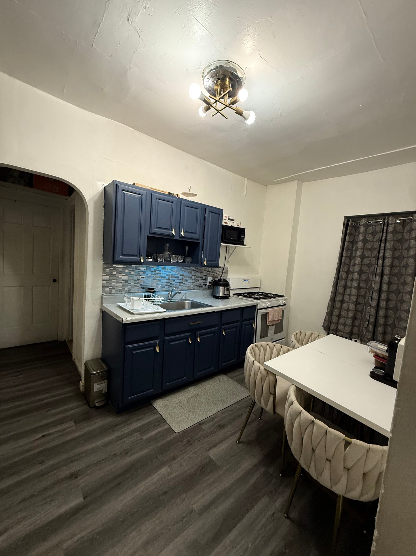 Habitación con todos los servicios incluidos en renta