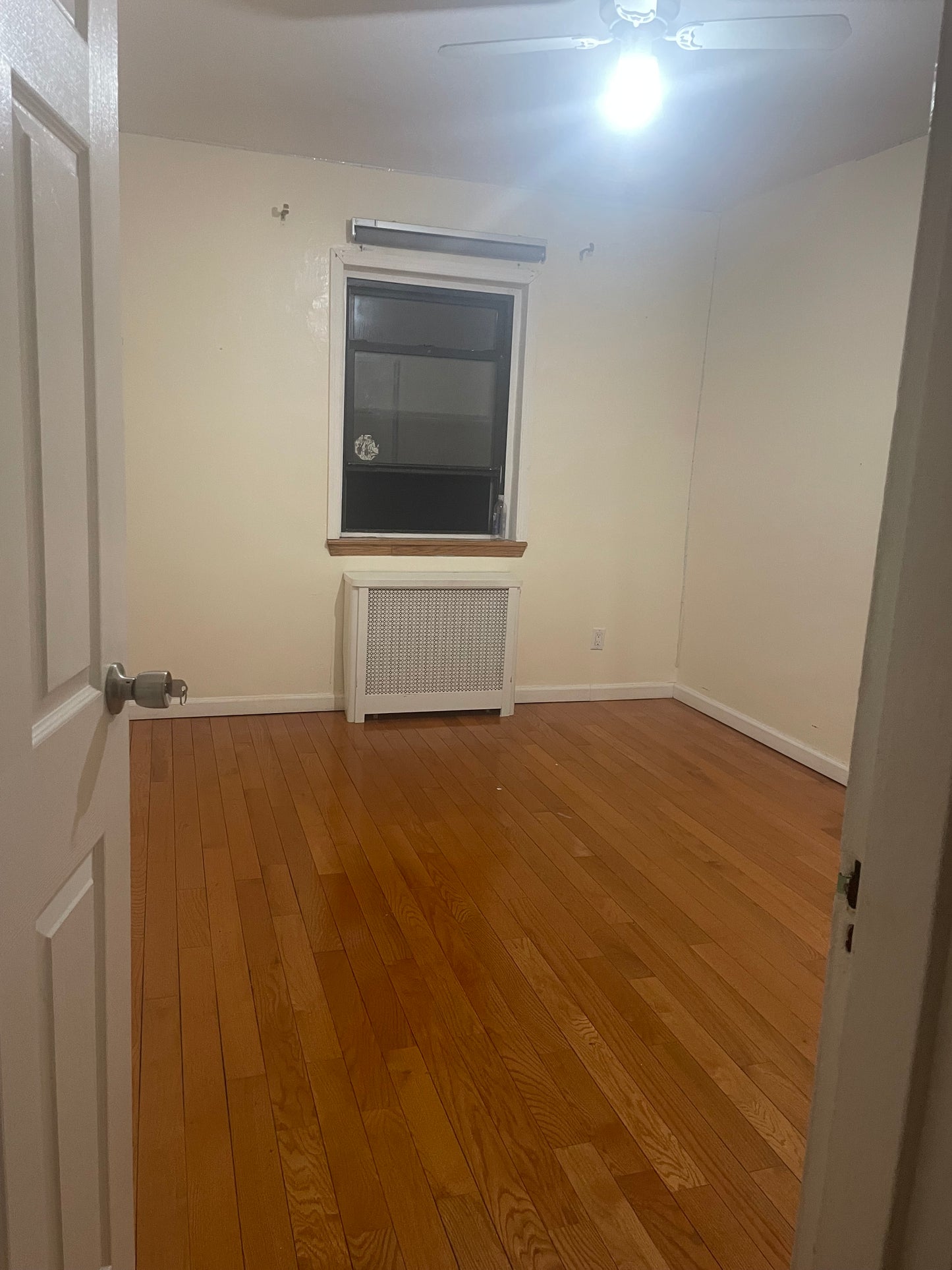 Se renta habitación privada en Kew Gardens Hills !