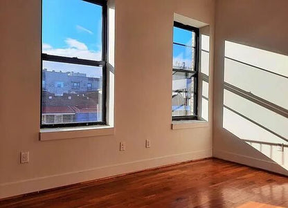 Modern 4 Bedroom / 1 Bathroom