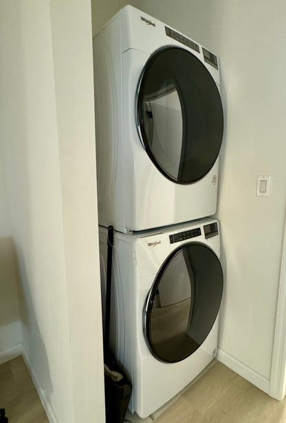 Private room in the heart of Sunnyside near train 7