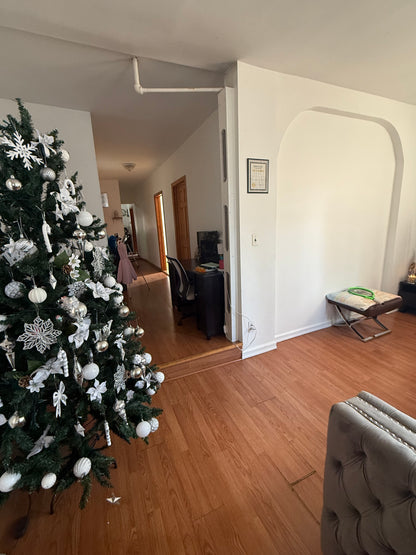 Habitación económica en Queens, disponibilidad inmediata.