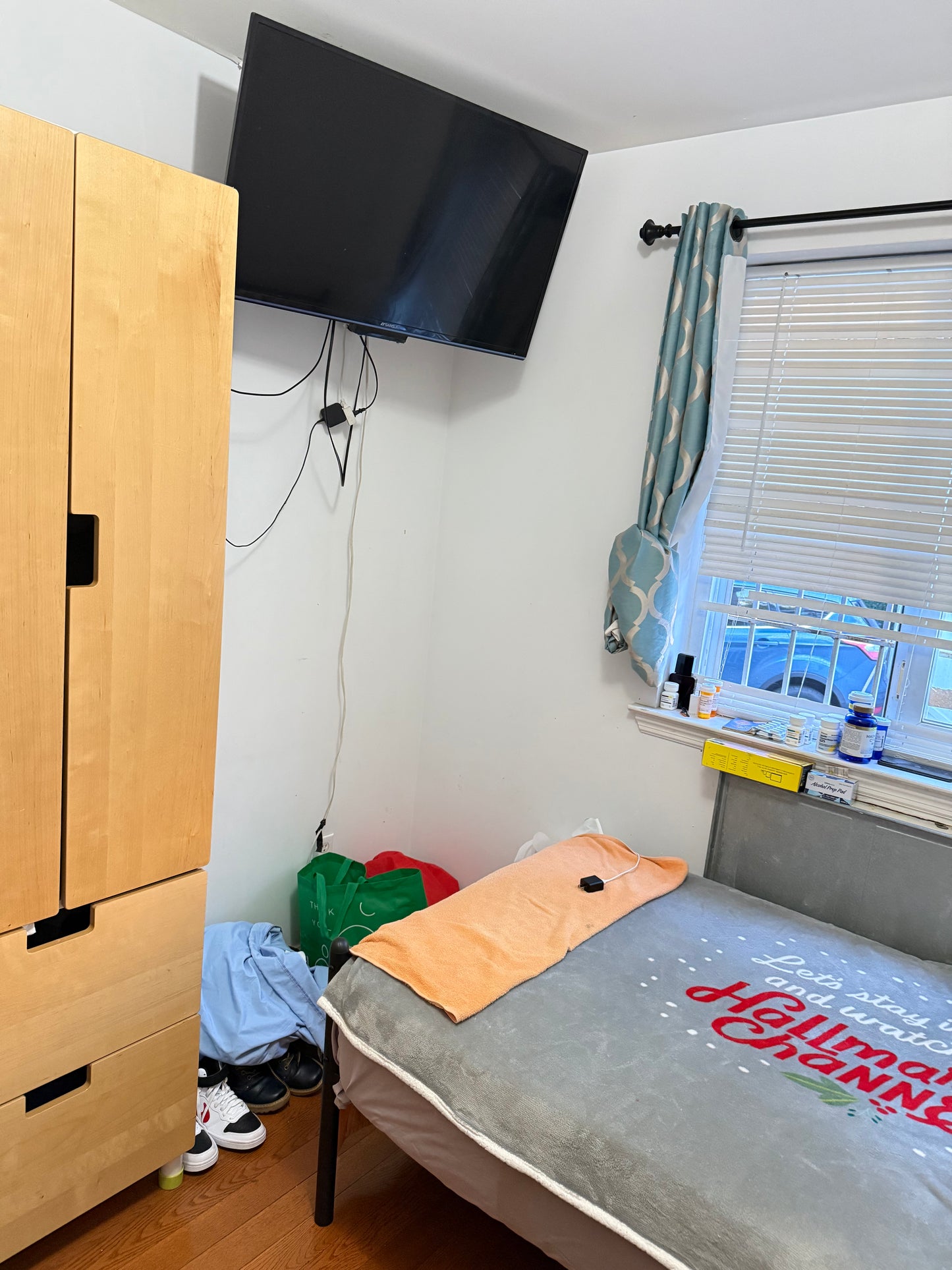 Se renta habitación amoblada en maspeth  !