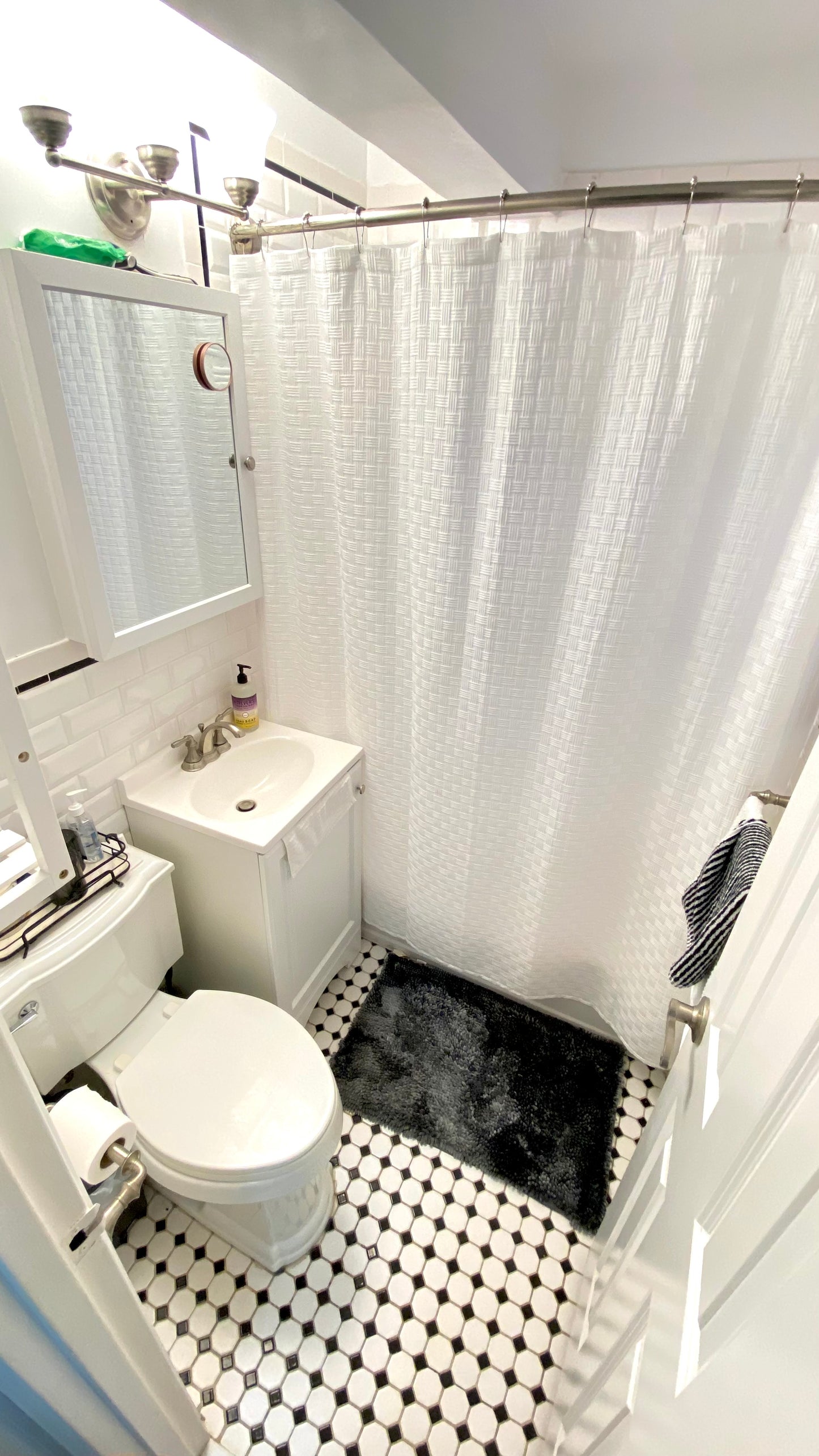 Furnished space in Kew Garden Hills, available immediately