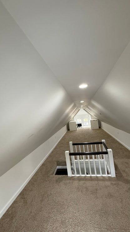 Large Attic Room for Rent – Bills Included (Rego Park, Queens)