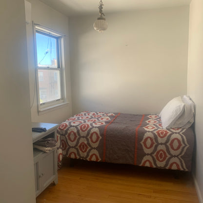 Se renta habitacion Amoblada en college point !