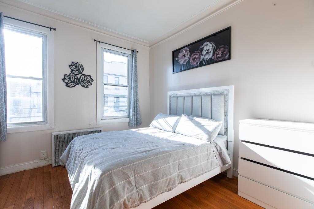 Stylish Furnished 3-Bedroom in Ridgewood