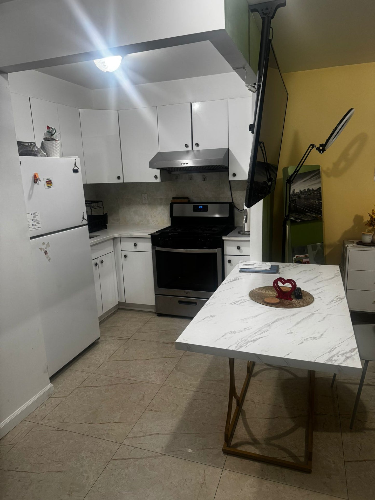 "Habitación privada Elmhurst, cerca a tren y mall"