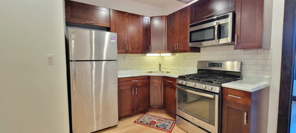 Spacious 3-Bedroom / 1-Bath Apartment in Queens – Convenient Location Near L Train