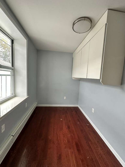 Remodeled room in Brooklyn, with wardrobe, unfurnished, shares apartment with 3 people.