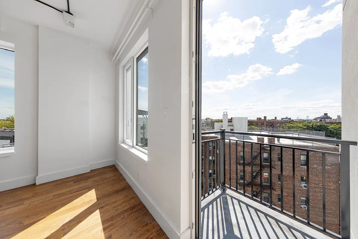 Modern 1 Bedroom / 1 Bathroom Apartment in Midwood