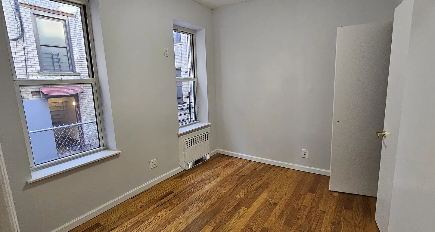 Modern 3 Bedroom / 1 Bathroom Apartment in Brownsville