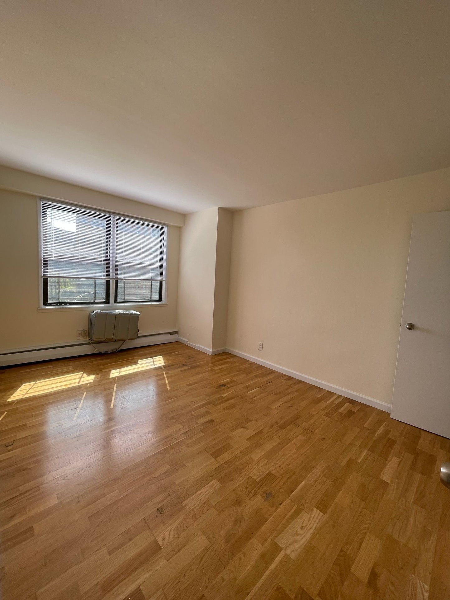 Large and bright private room in Queens.