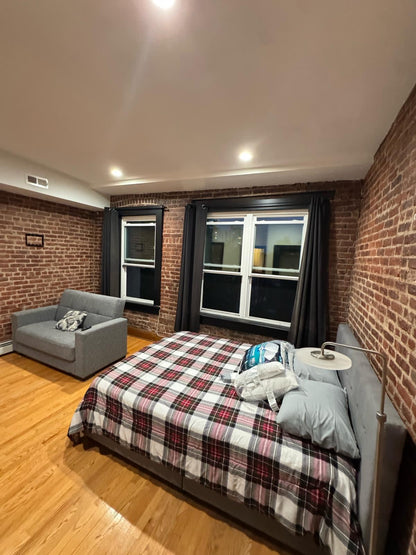 Spacious and fully furnished room 🚇✨