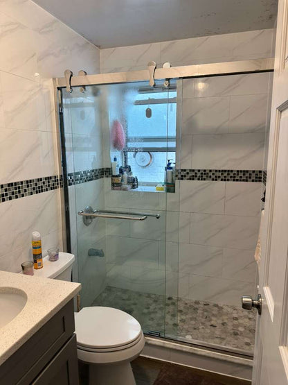 Remodeled room in Brooklyn, with wardrobe, unfurnished, shares apartment with 3 people.