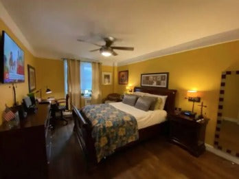 Room for rent in Elmhurst!