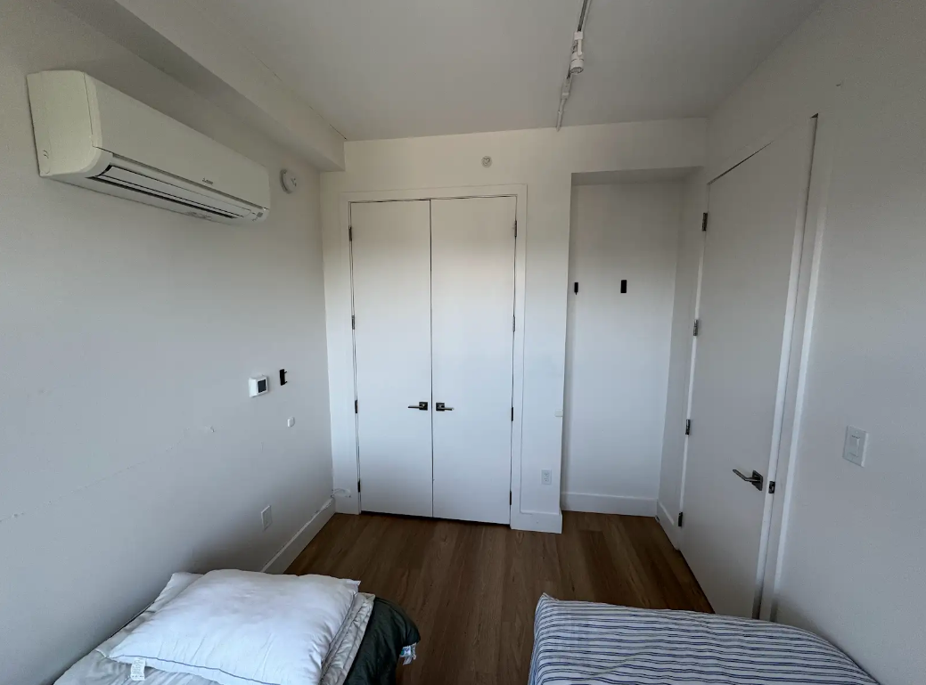 Shared Furnished Room Just 2 Min from 2 & 5 Trains