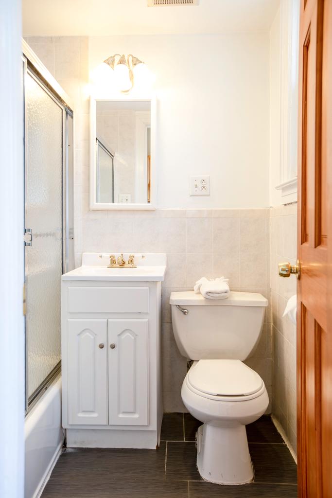 Spacious 3-Bedroom / 1-Bath Apartment in Queens – Convenient Location Near L Train