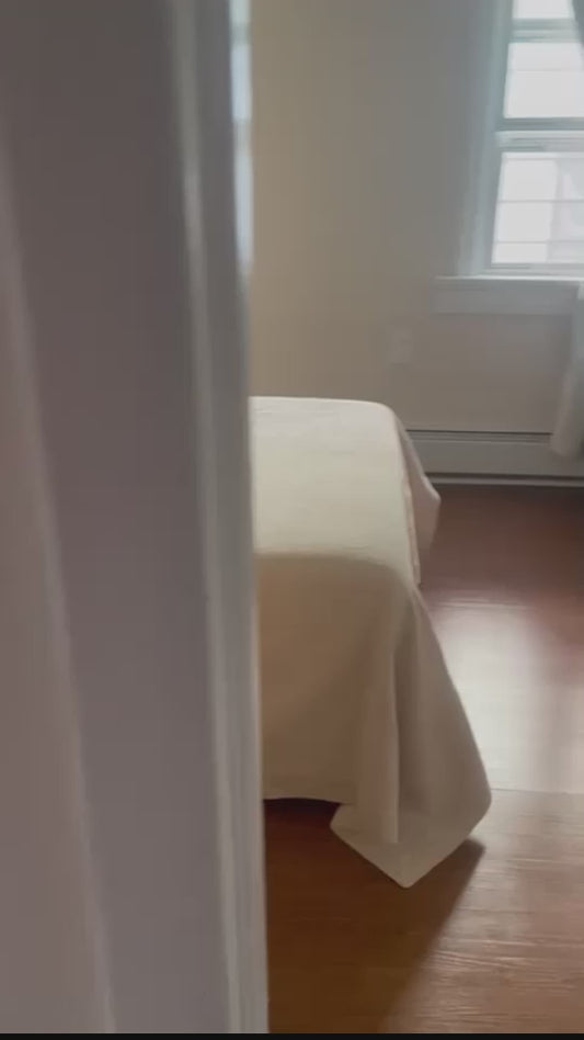 Room for Woman in Maspeth, Queens - Peaceful and convenient location