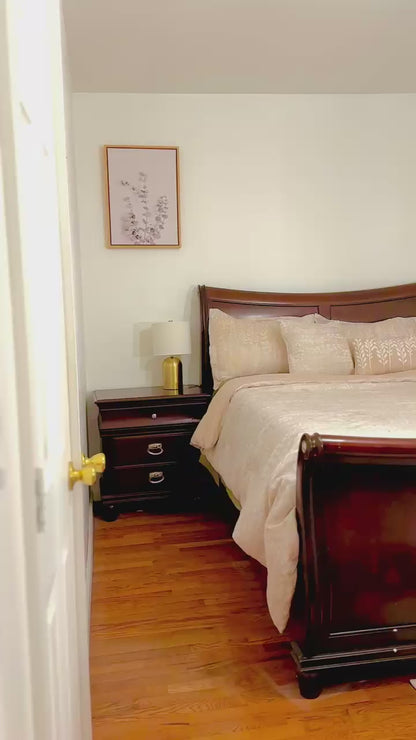 Private/Master Room with Large Closet in Cypress Hills, No Deposit, with Laundry and Yard