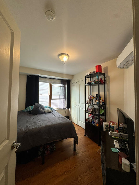 Habitación amplia y acogedora en Middle Village – apartamento hermoso y tranquilo