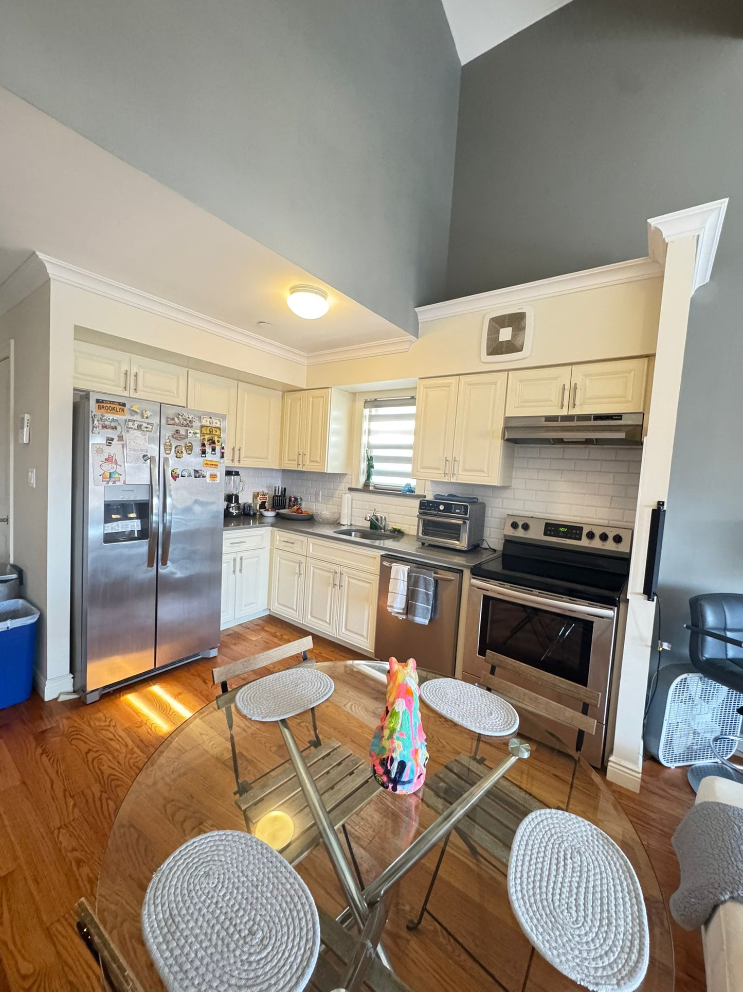 Habitación amplia y acogedora en Middle Village!