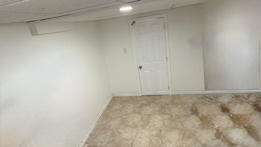 Room for rent for a woman.