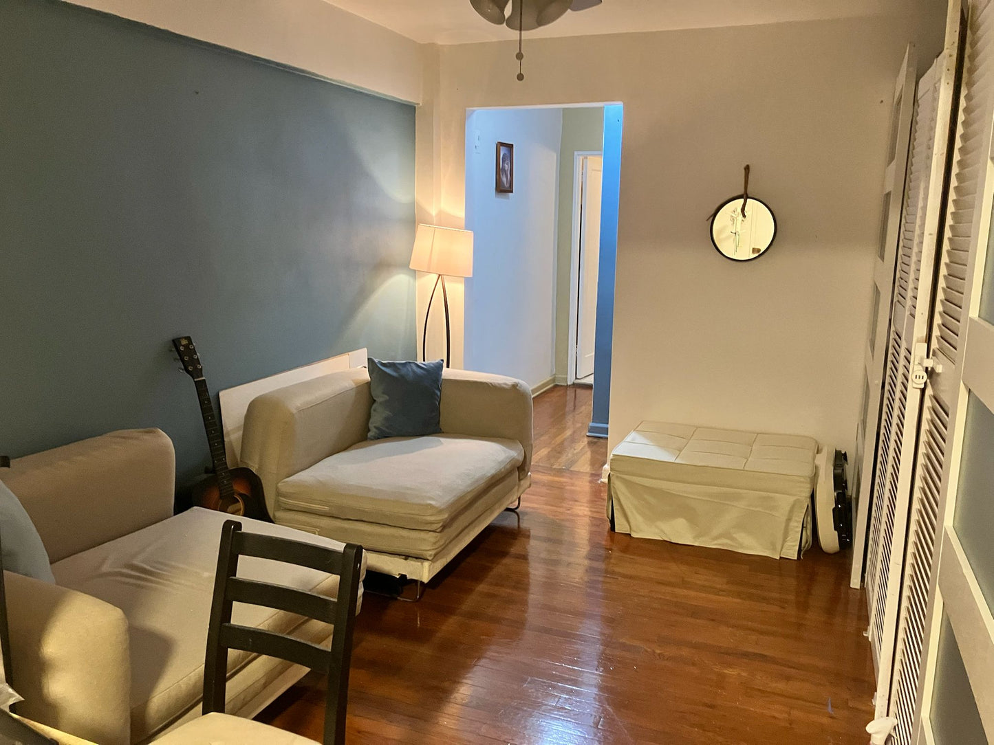 Habitación amplia, lugar latino
