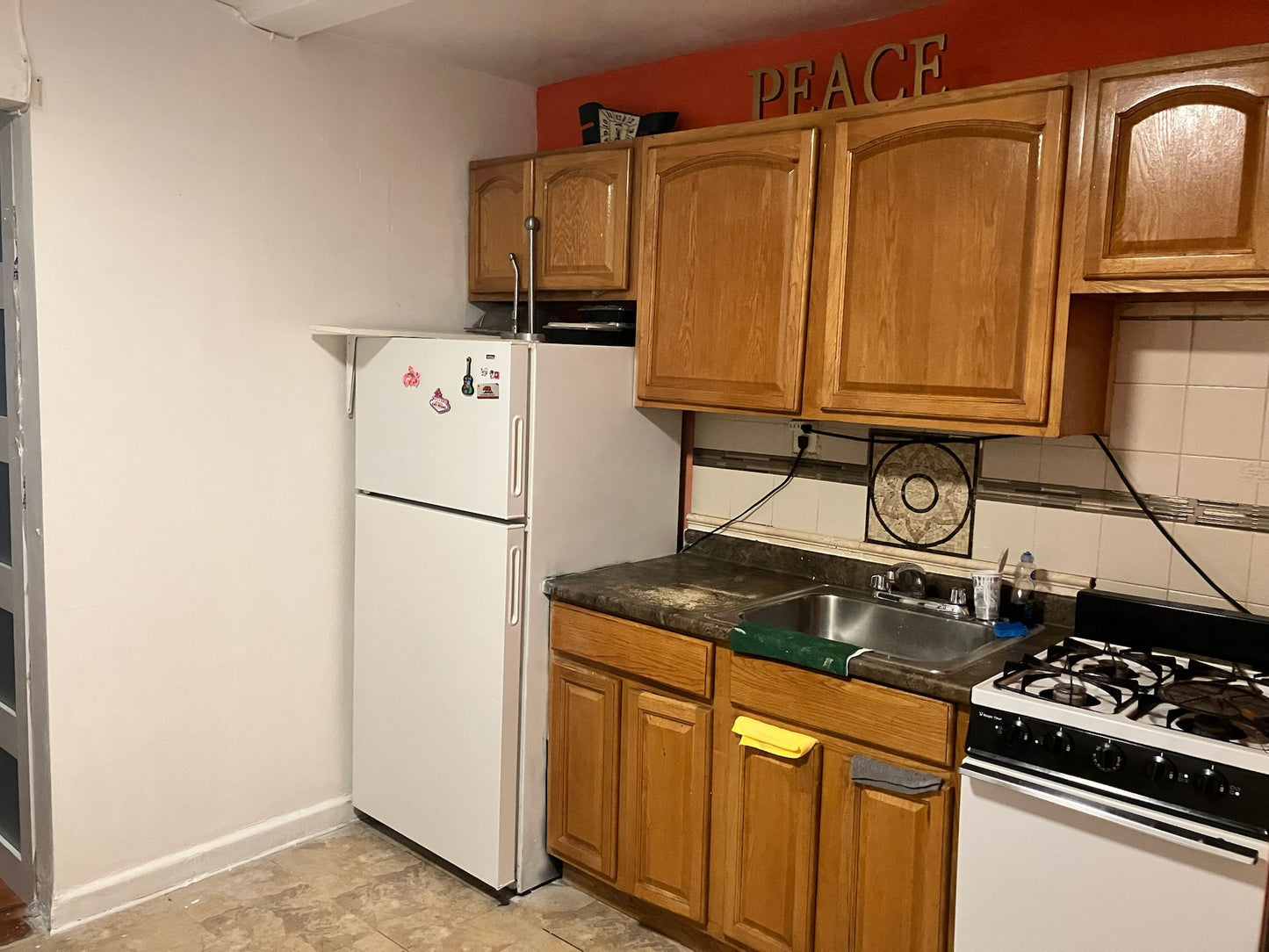 Habitación amplia, lugar latino