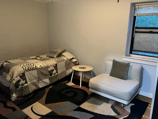 Habitación amplia, lugar latino