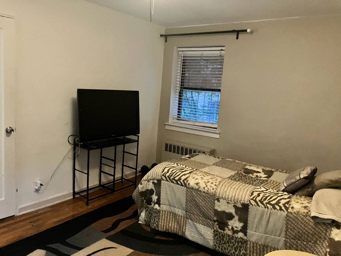 Habitación amplia, lugar latino