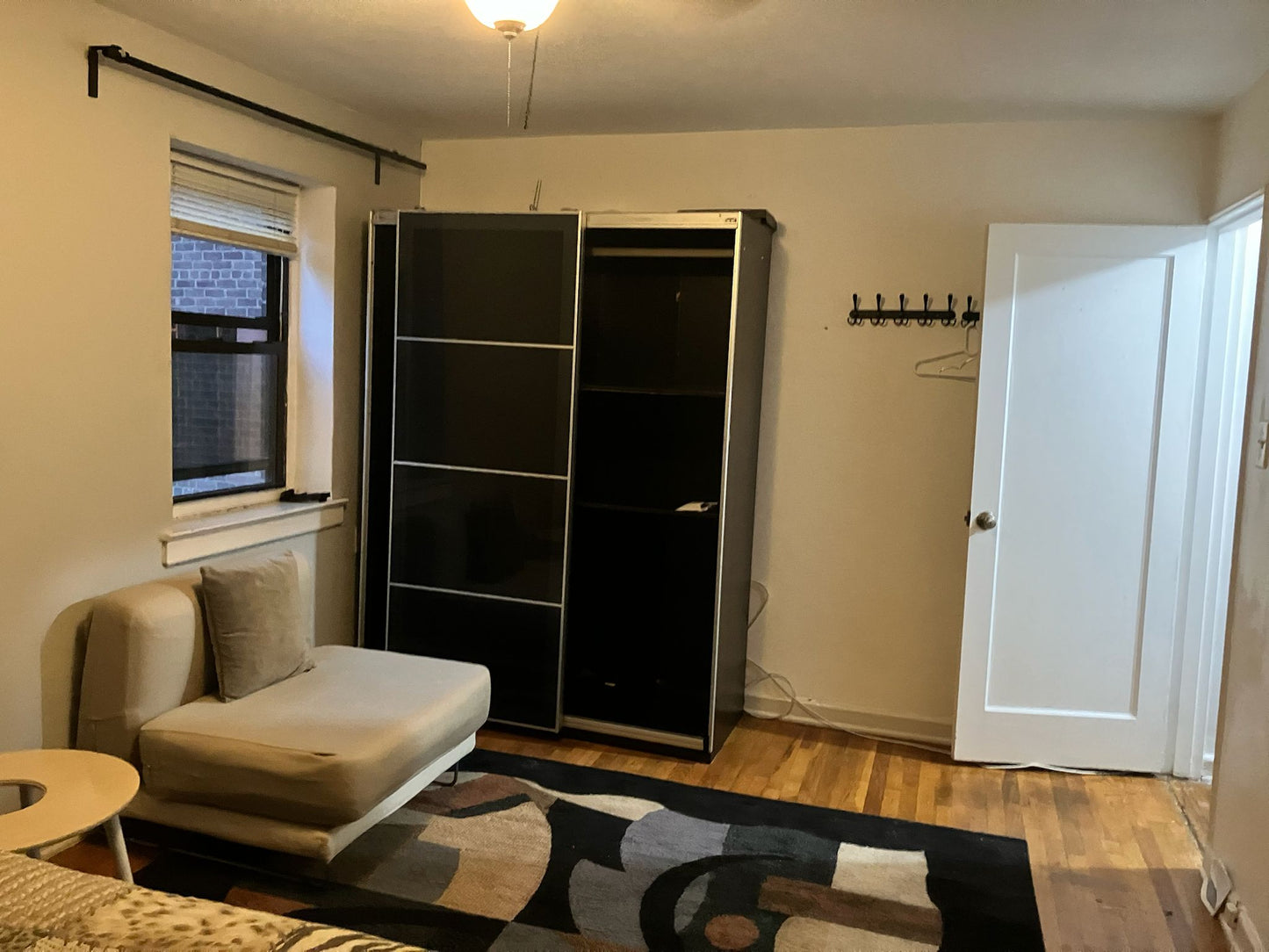Habitación amplia, lugar latino